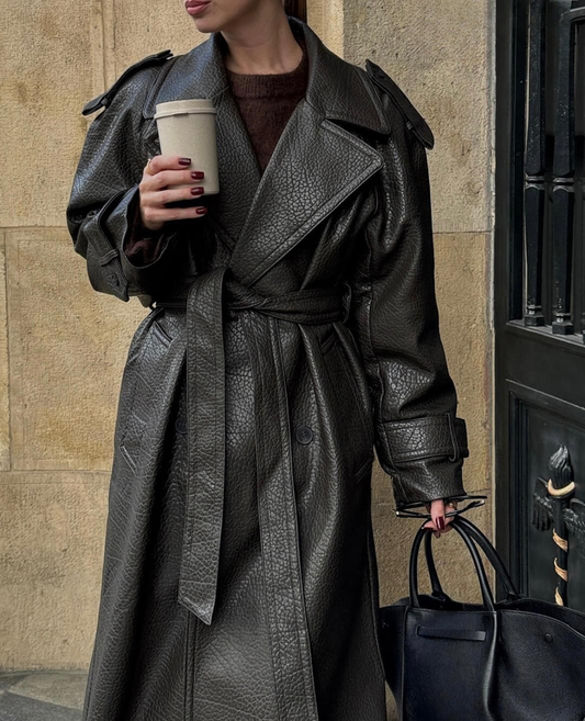 Il lungo cappotto di pelle di Diana