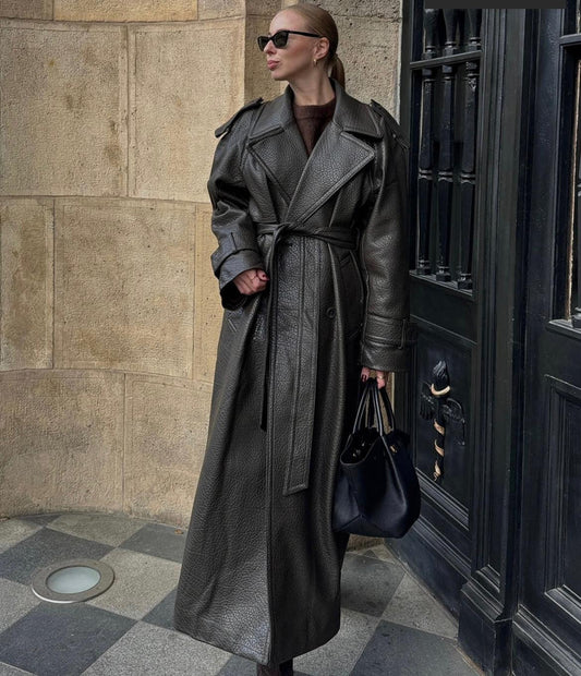 Il lungo cappotto di pelle di Diana